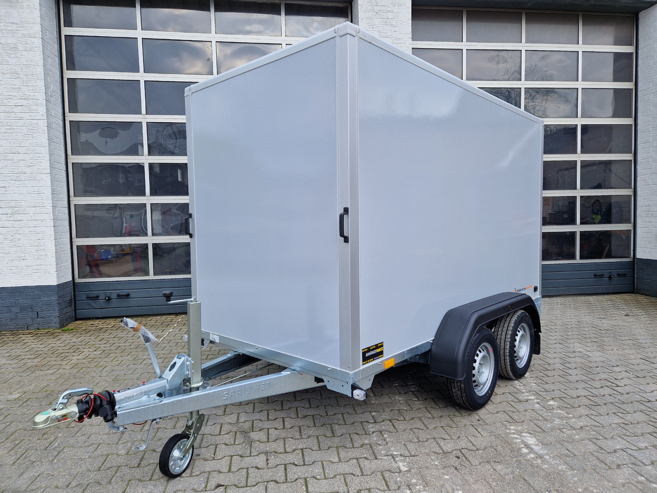 Saris Koffer GO 306 154 180 2000 2 306x154x180cm GFK grau (M) 2000kg Modell 2023 - Koffer Anhänger: das Bild 3 Saris Koffer GO 306 154 180 2000 2 306x154x180cm GFK grau (M) 2000kg Modell 2023 - Koffer Anhänger: das Bild 3