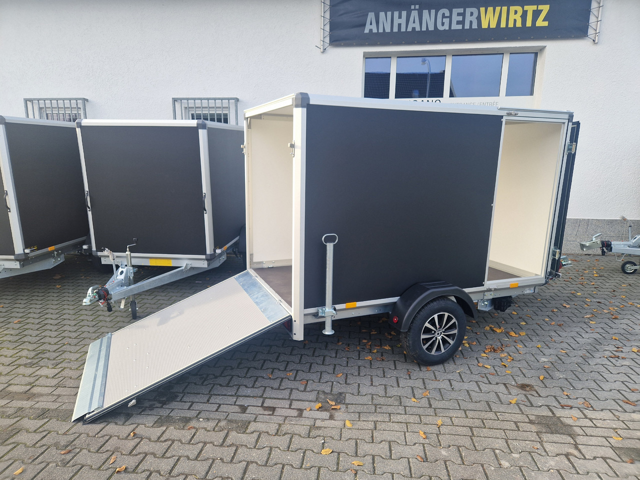 Variant C1315 C2 Edition black 258x148x157cm Aluf. Heckrampe Seitentür 1350kg 100 km/H black deal - Motorradanhänger: das Bild 2 Variant C1315 C2 Edition black 258x148x157cm Aluf. Heckrampe Seitentür 1350kg 100 km/H black deal - Motorradanhänger: das Bild 2