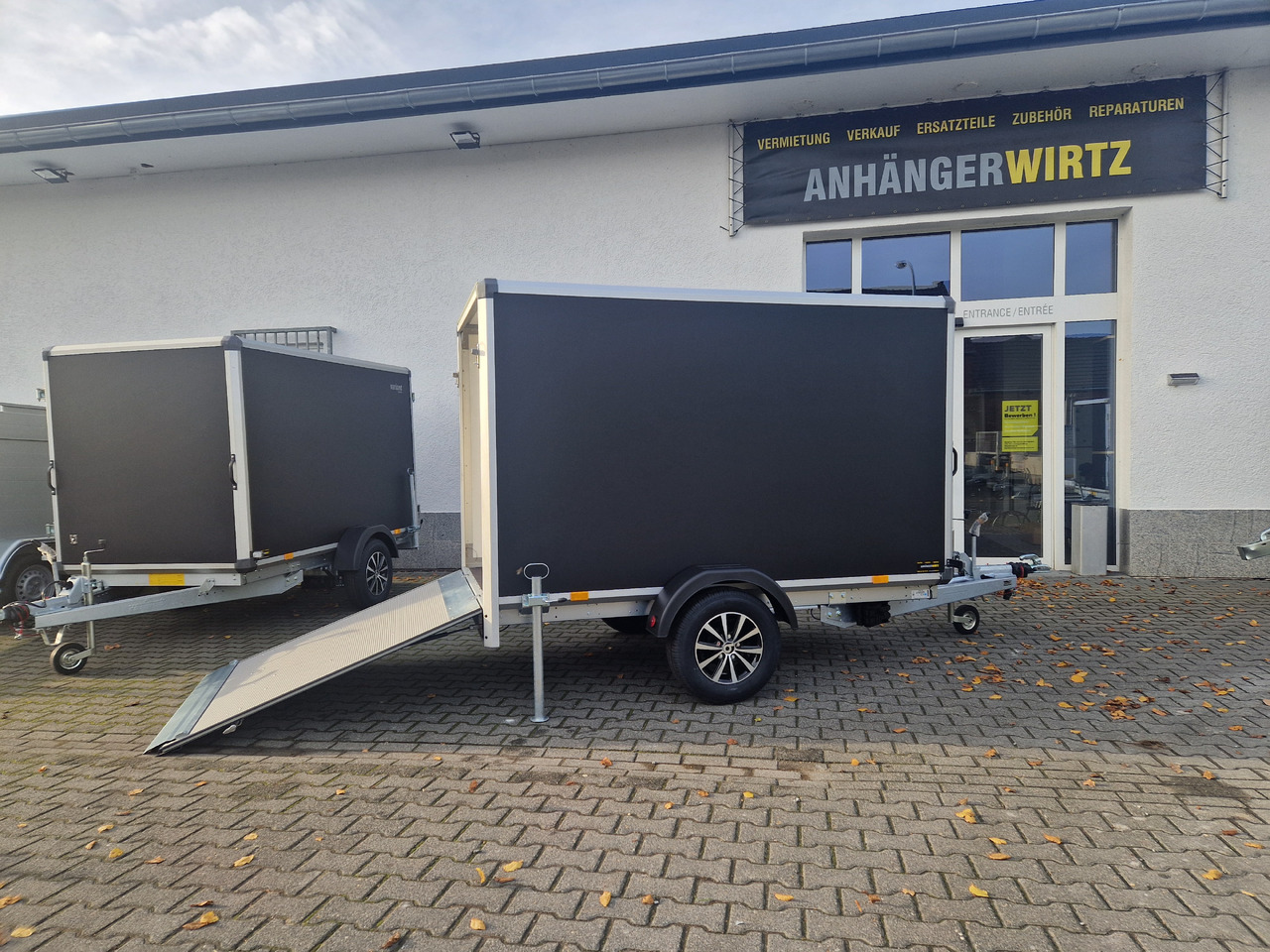 Variant C1315 C2 Edition black 258x148x157cm Alufelgen Heckrampe 1350kg 100km/H black deal - Motorradanhänger: das Bild 4 Variant C1315 C2 Edition black 258x148x157cm Alufelgen Heckrampe 1350kg 100km/H black deal - Motorradanhänger: das Bild 4