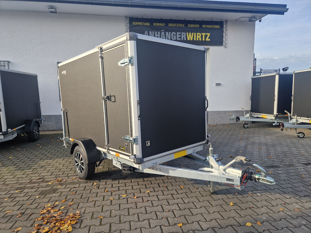 Variant C1315 C2 Edition black 258x148x157cm Alufelgen Seitentür 1350kg 100km/H black deal - Koffer Anhänger: das Bild 2 Variant C1315 C2 Edition black 258x148x157cm Alufelgen Seitentür 1350kg 100km/H black deal - Koffer Anhänger: das Bild 2