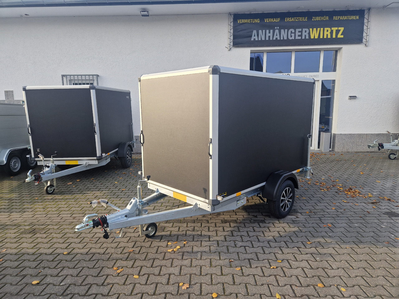 Variant C1315 C2 Edition black 258x148x157cm Alufelgen darkline 1350kg 100km/H 2024 black deal - Koffer Anhänger: das Bild 1 Variant C1315 C2 Edition black 258x148x157cm Alufelgen darkline 1350kg 100km/H 2024 black deal - Koffer Anhänger: das Bild 1