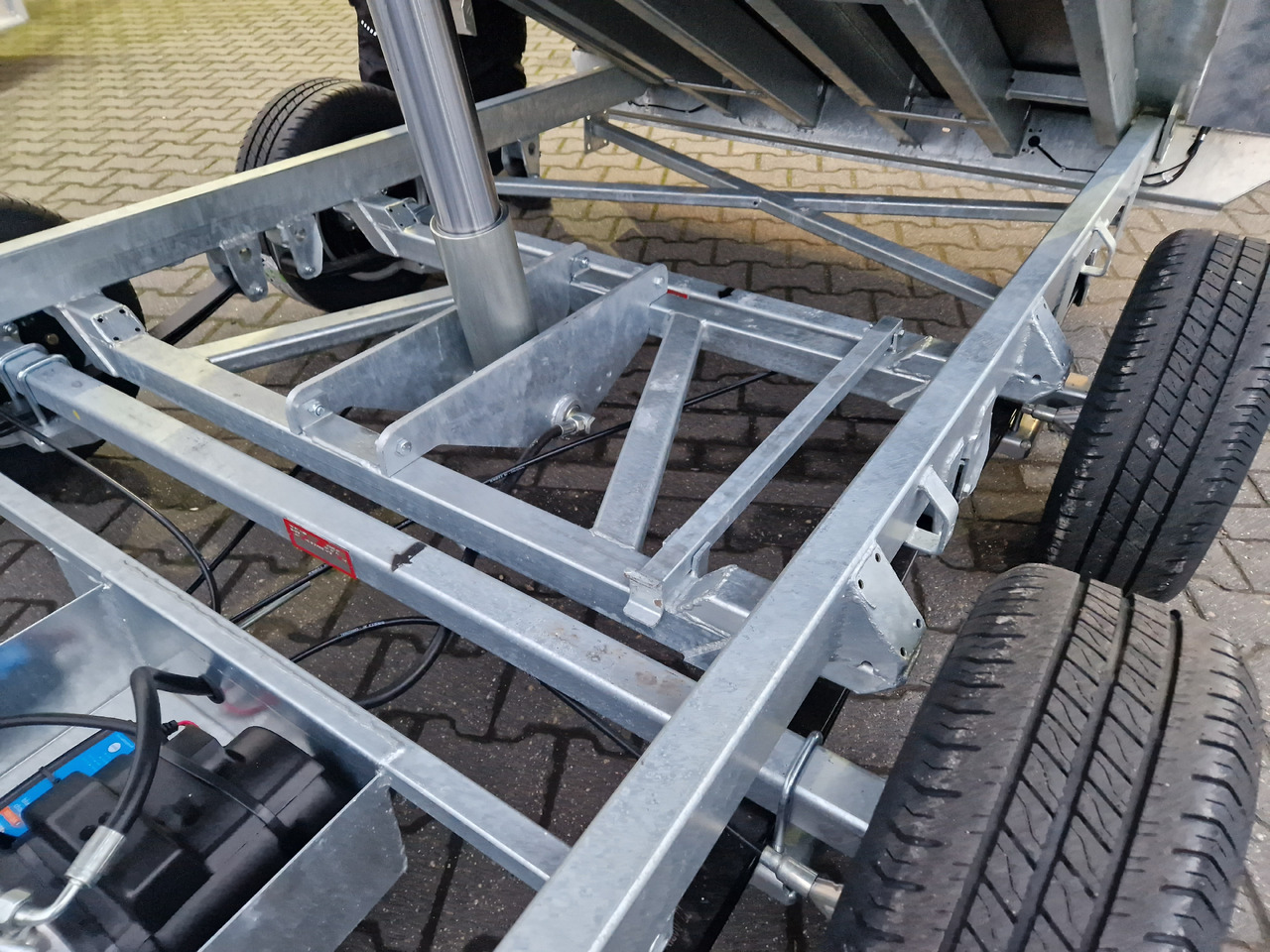 Variant Heckkipper Tieflader 3515 MT20 300x150x30cm Auffahrrampen Stützen Parabelfeder 3500kg 100km - Kipper Anhänger: das Bild 3 Variant Heckkipper Tieflader 3515 MT20 300x150x30cm Auffahrrampen Stützen Parabelfeder 3500kg 100km - Kipper Anhänger: das Bild 3