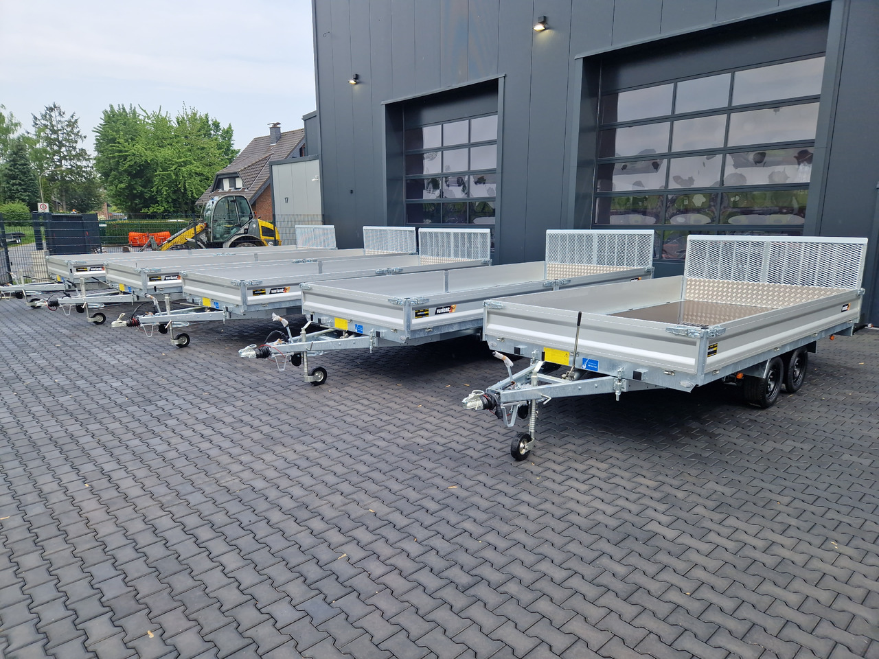 Variant Maschinentransporter 3542 UX Maxi Load Tandem Parabelfeder LED Felgen black 3500kg - Baumaschinenanhänger: das Bild 3 Variant Maschinentransporter 3542 UX Maxi Load Tandem Parabelfeder LED Felgen black 3500kg - Baumaschinenanhänger: das Bild 3