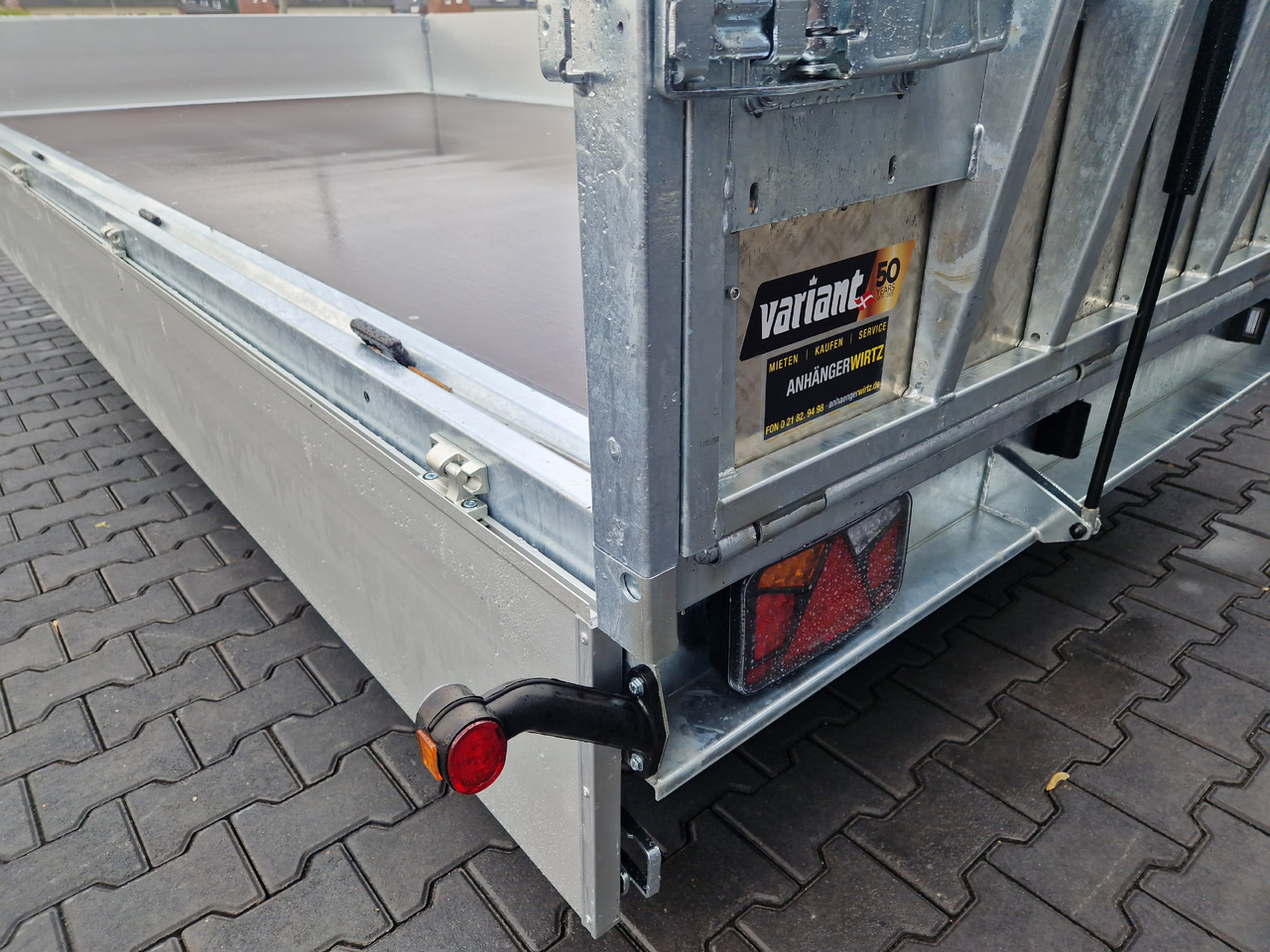 Variant Maschinentransporter 3553 UX Maxi LOAD blackline LED Tridem Parabel 3500kg - Baumaschinenanhänger: das Bild 3 Variant Maschinentransporter 3553 UX Maxi LOAD blackline LED Tridem Parabel 3500kg - Baumaschinenanhänger: das Bild 3