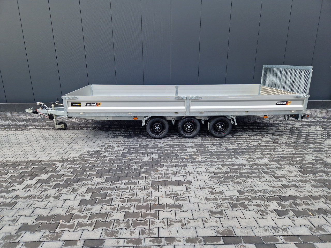 Variant Maschinentransporter 3553 UX Maxi LOAD blackline LED Tridem Parabel 3500kg - Baumaschinenanhänger: das Bild 2 Variant Maschinentransporter 3553 UX Maxi LOAD blackline LED Tridem Parabel 3500kg - Baumaschinenanhänger: das Bild 2