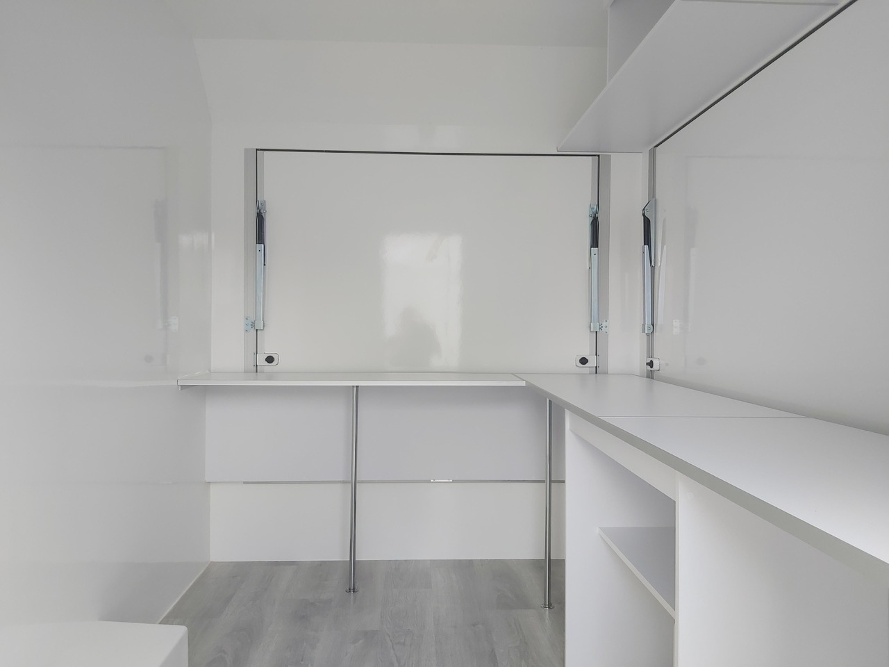 Verkaufsanhänger VK 302 200 aero retro 300cm 2 Verkaufsklappen Multi Theke 230V PVC Boden (M) 1300kg - Verkaufsanhänger: das Bild 5 Verkaufsanhänger VK 302 200 aero retro 300cm 2 Verkaufsklappen Multi Theke 230V PVC Boden (M) 1300kg - Verkaufsanhänger: das Bild 5