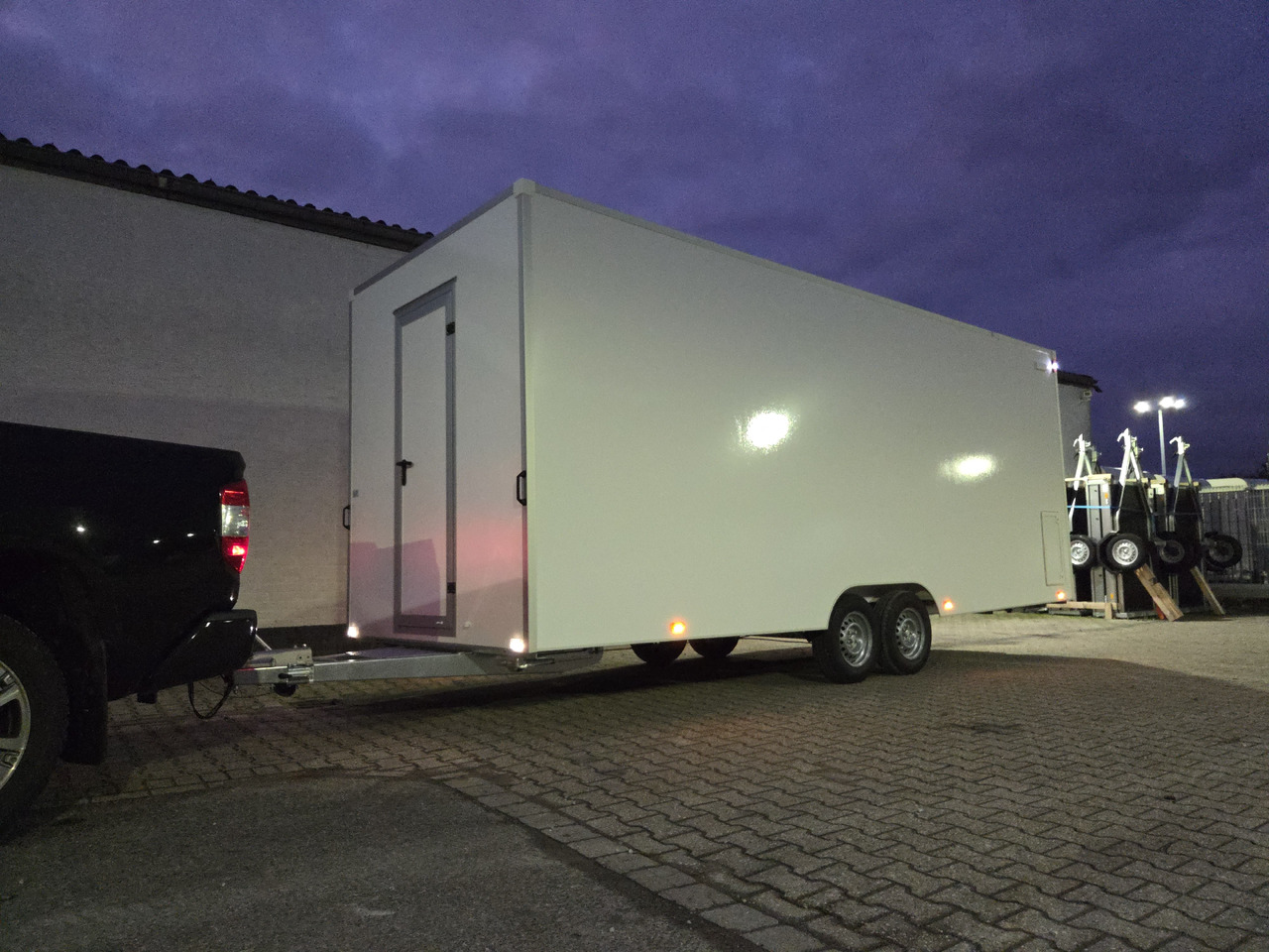 Verkaufsanhänger VKH 623 220 aero retro 620x220x230cm 230V Licht 3000kg - Verkaufsanhänger: das Bild 4 Verkaufsanhänger VKH 623 220 aero retro 620x220x230cm 230V Licht 3000kg - Verkaufsanhänger: das Bild 4