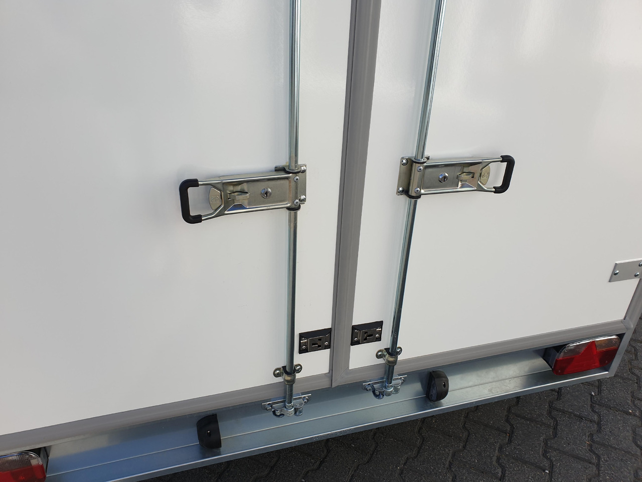 WM Meyer Kofferanhänger AZ 3560/200 S40 601x200x205cm Seitentür Profiline 3500kg Modell 2023 - Koffer Anhänger: das Bild 5 WM Meyer Kofferanhänger AZ 3560/200 S40 601x200x205cm Seitentür Profiline 3500kg Modell 2023 - Koffer Anhänger: das Bild 5