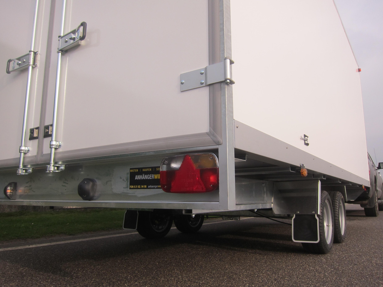 WM Meyer Kofferanhänger AZHLC 2750/210 S40 501x210x205cm niedrig Fahrgestell 13" (XXL) 2700kg - Koffer Anhänger: das Bild 4 WM Meyer Kofferanhänger AZHLC 2750/210 S40 501x210x205cm niedrig Fahrgestell 13" (XXL) 2700kg - Koffer Anhänger: das Bild 4