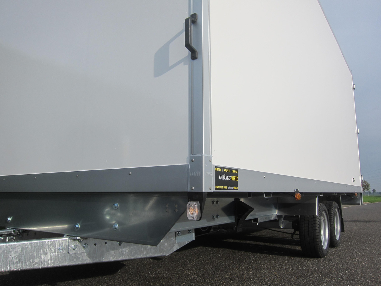 WM Meyer Kofferanhänger AZHLC 2750/210 S40 501x210x205cm niedrig Fahrgestell 13" (XXL) 2700kg - Koffer Anhänger: das Bild 3 WM Meyer Kofferanhänger AZHLC 2750/210 S40 501x210x205cm niedrig Fahrgestell 13" (XXL) 2700kg - Koffer Anhänger: das Bild 3