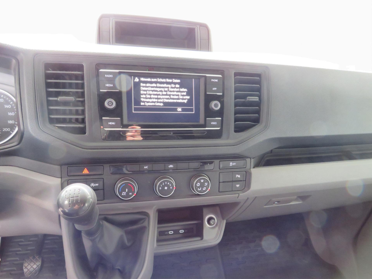 VOLKSWAGEN Crafter 35 L3H3 Kasten Euro6 Klima ZV - Kastenwagen: das Bild 3 VOLKSWAGEN Crafter 35 L3H3 Kasten Euro6 Klima ZV - Kastenwagen: das Bild 3