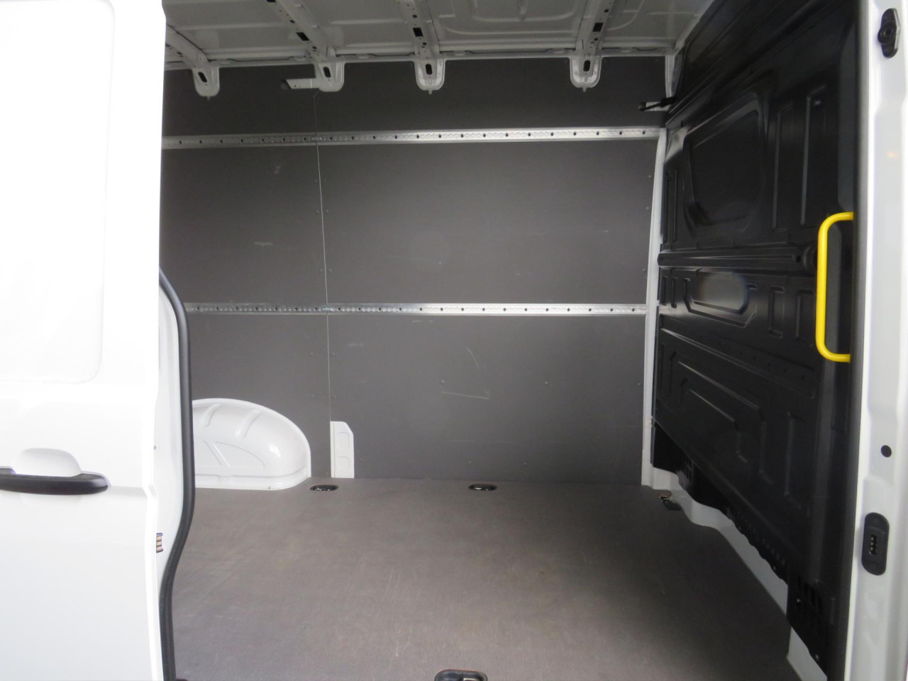 VOLKSWAGEN Crafter 35 L3H3 Kasten Klima ZV - Kastenwagen: das Bild 5 VOLKSWAGEN Crafter 35 L3H3 Kasten Klima ZV - Kastenwagen: das Bild 5