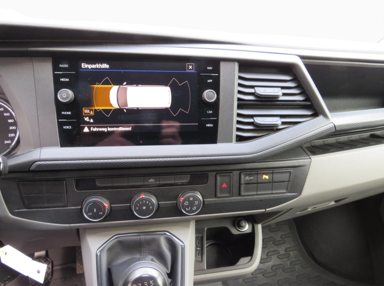 VOLKSWAGEN T6.1 Transporter Trendline 2.0 TDI Kasten Euro6 ZV - Kleintransporter: das Bild 2 VOLKSWAGEN T6.1 Transporter Trendline 2.0 TDI Kasten Euro6 ZV - Kleintransporter: das Bild 2