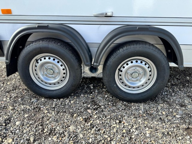 Cheval Liberte Debon Roadster 500 Sandwich Verkaufsklappe 2600 kg, 100 km/h, 320x167x200cm - Koffer Anhänger: das Bild 4 Cheval Liberte Debon Roadster 500 Sandwich Verkaufsklappe 2600 kg, 100 km/h, 320x167x200cm - Koffer Anhänger: das Bild 4