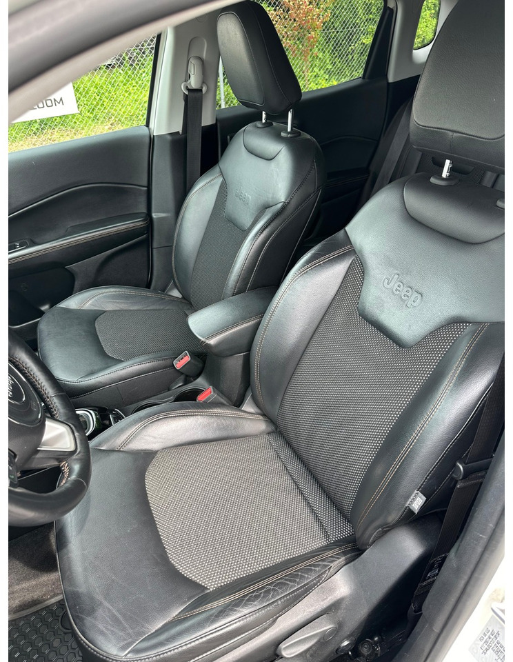 SUV/ Geländewagen JEEP: das Bild 12