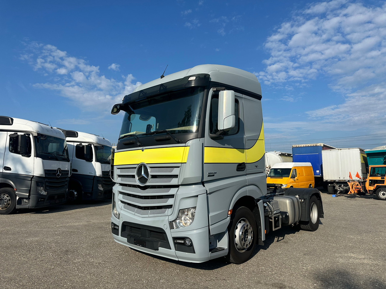 Mercedes Actros 18.48 18.41 18.40 18.44 18.46 18.45 18.42 18.48 - Sattelzugmaschine: das Bild 1 Mercedes Actros 18.48 18.41 18.40 18.44 18.46 18.45 18.42 18.48 - Sattelzugmaschine: das Bild 1