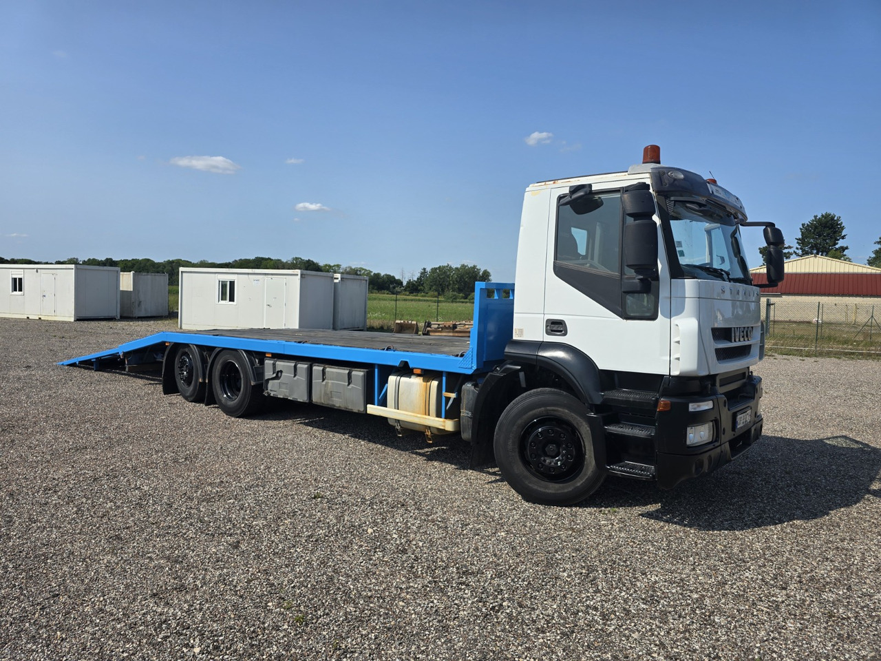 IVECO 260S33 - Autotransporter LKW: das Bild 4 IVECO 260S33 - Autotransporter LKW: das Bild 4