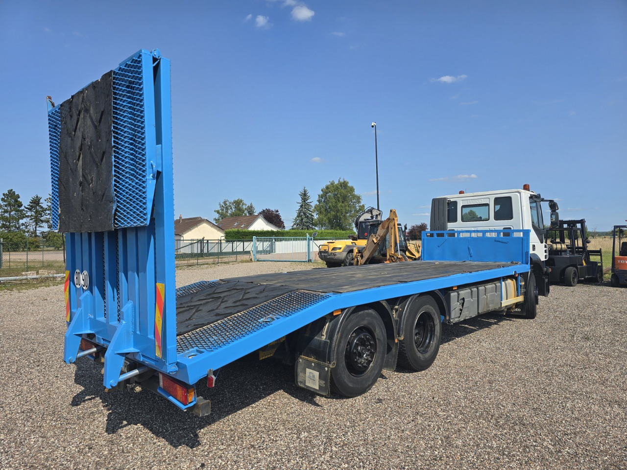 IVECO 260S33 - Autotransporter LKW: das Bild 3 IVECO 260S33 - Autotransporter LKW: das Bild 3