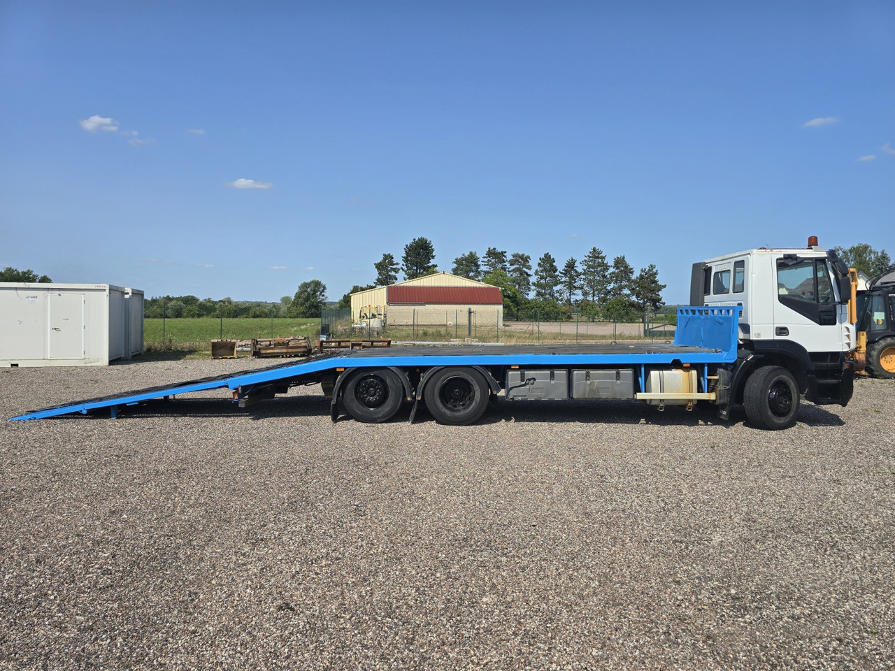 IVECO 260S33 - Autotransporter LKW: das Bild 5 IVECO 260S33 - Autotransporter LKW: das Bild 5