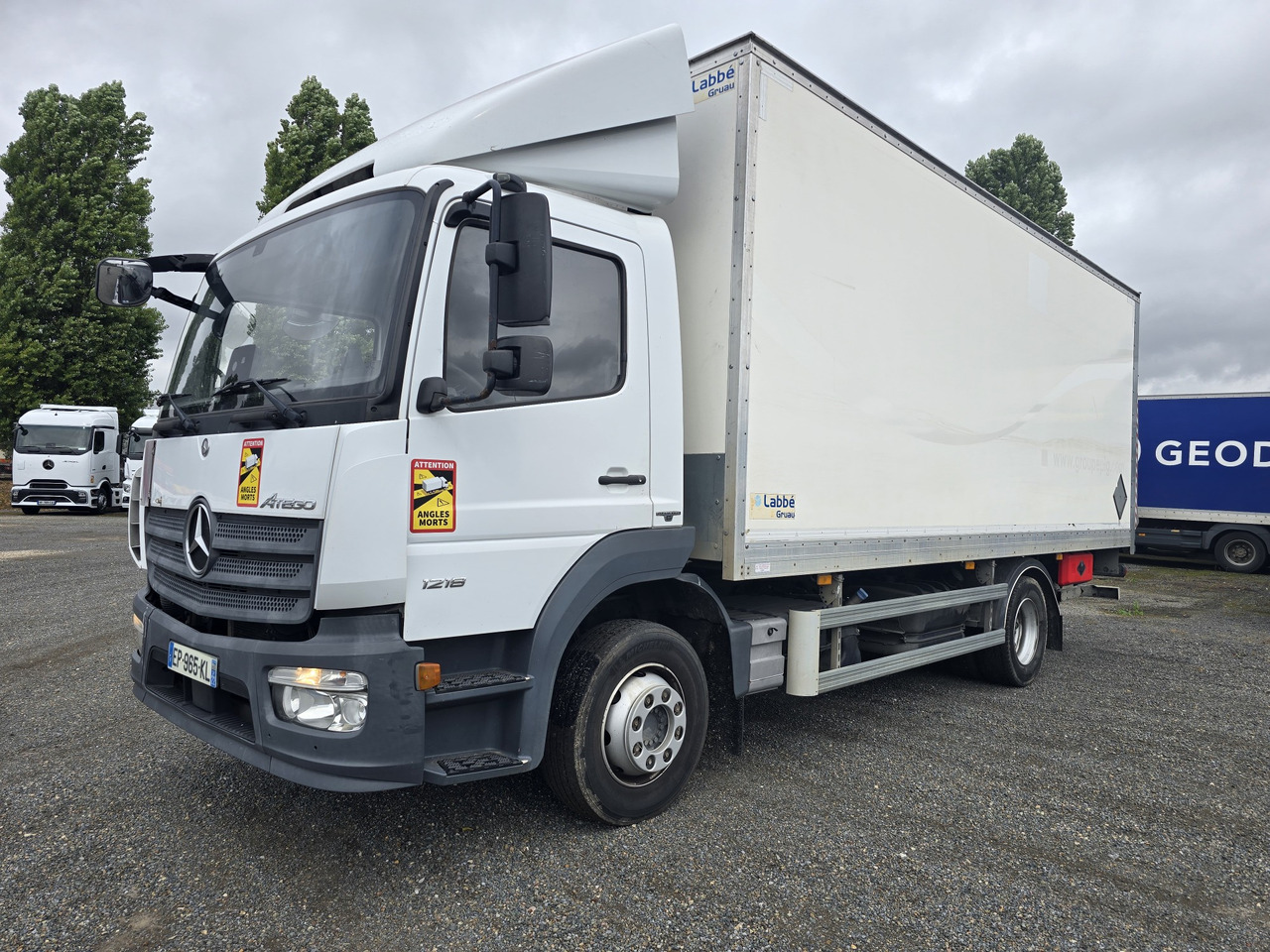 MERCEDES-BENZ Atego 1218 - Bo - LIFT - SIDE DOOR - ADR - Koffer LKW: das Bild 2 MERCEDES-BENZ Atego 1218 - Bo - LIFT - SIDE DOOR - ADR - Koffer LKW: das Bild 2