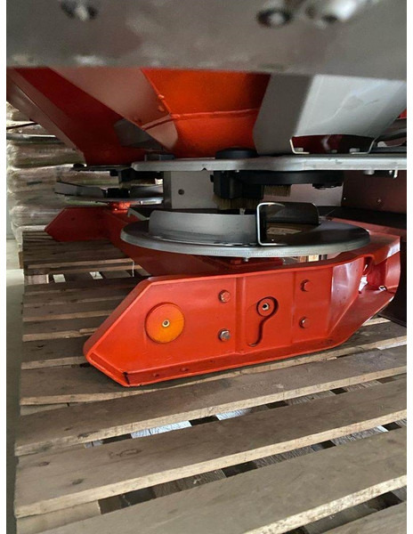 Kuhn Axis 40.1 W - Düngerstreuer: das Bild 2 Kuhn Axis 40.1 W - Düngerstreuer: das Bild 2