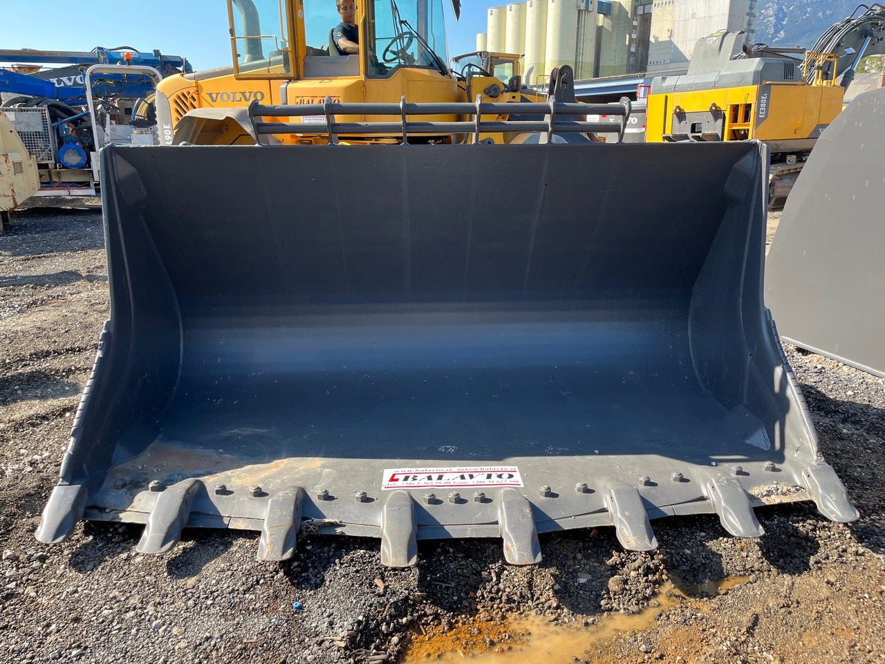 BALAVTO Loader bucket 3350 mm - Ladeschaufel: das Bild 2 BALAVTO Loader bucket 3350 mm - Ladeschaufel: das Bild 2