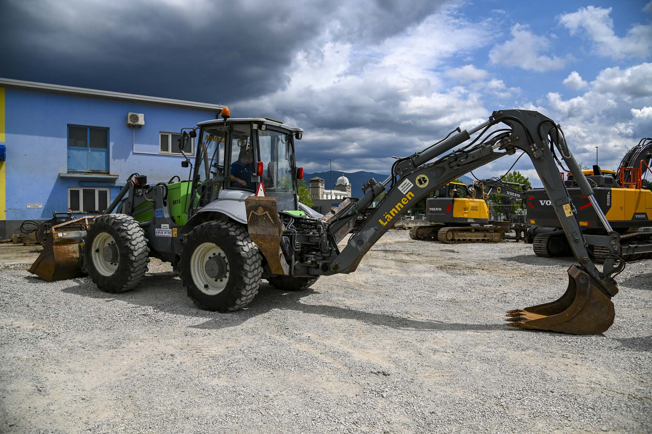 Lännen 8600E - Baggerlader: das Bild 4 Lännen 8600E - Baggerlader: das Bild 4