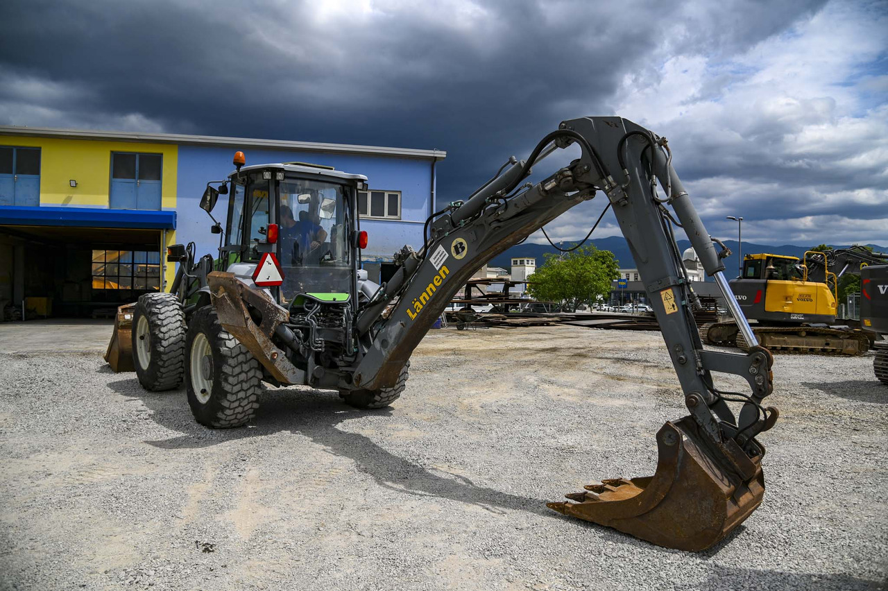 Lännen 8600E - Baggerlader: das Bild 5 Lännen 8600E - Baggerlader: das Bild 5