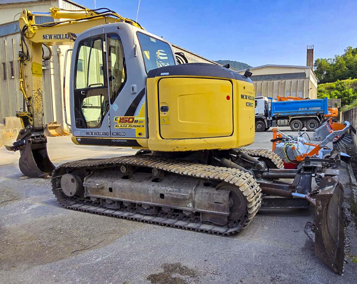 New Holland Kobelco E150BSR-2 Blade Runner - Kettenbagger: das Bild 1 New Holland Kobelco E150BSR-2 Blade Runner - Kettenbagger: das Bild 1
