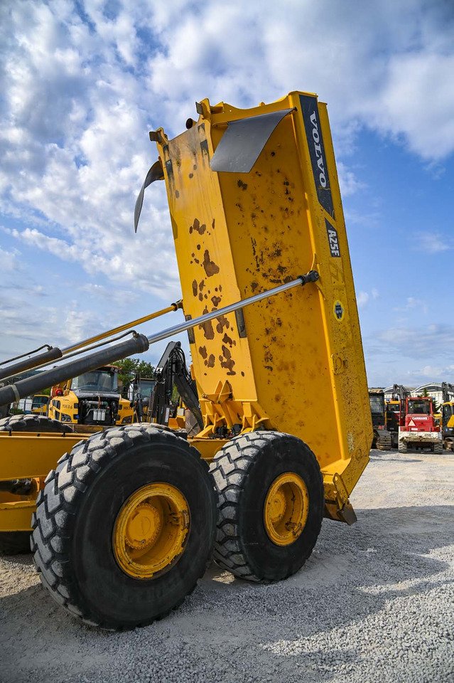 Knickgelenkter Dumper Volvo A25F: das Bild 16