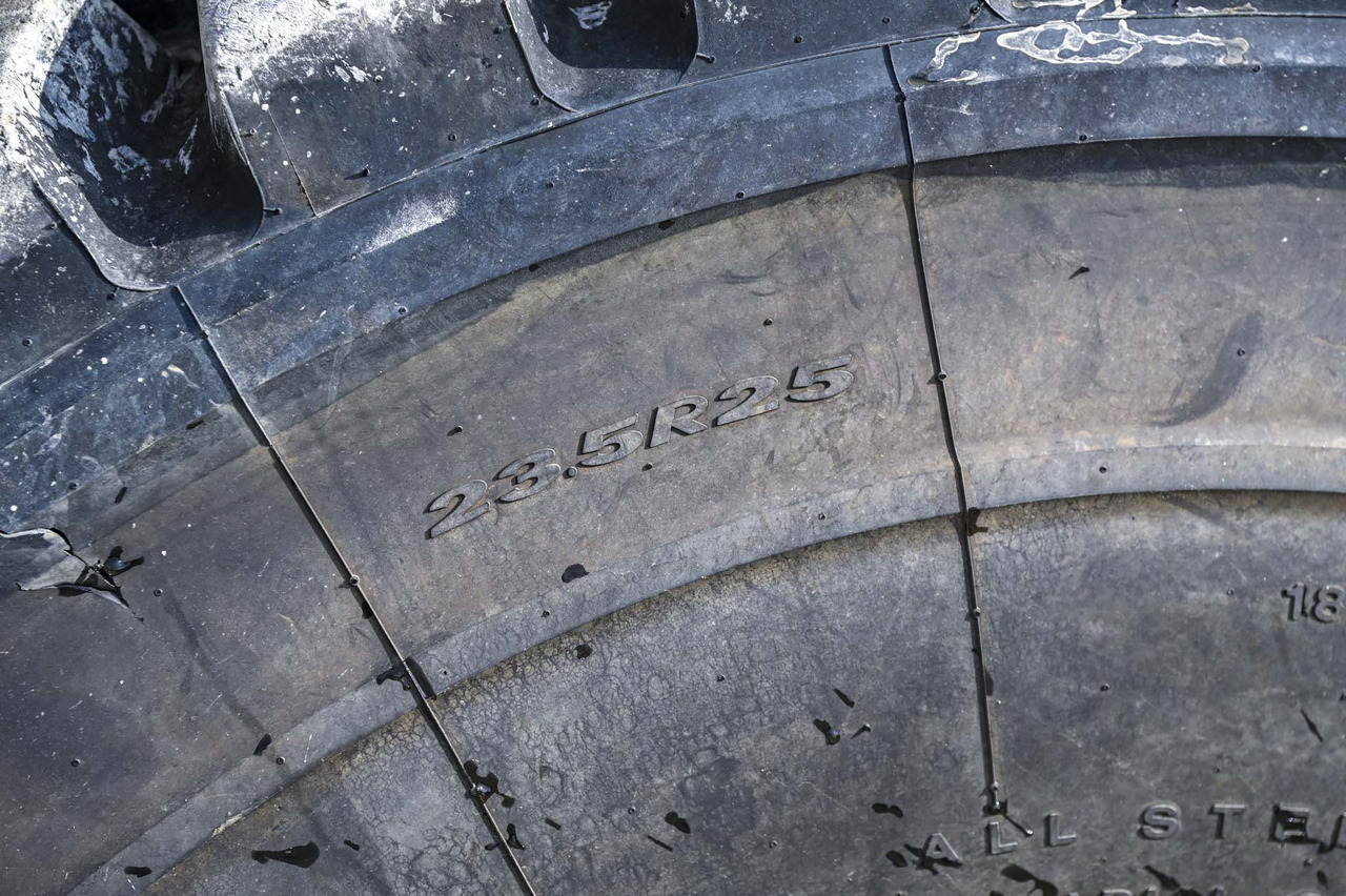 Knickgelenkter Dumper Volvo A25F: das Bild 28
