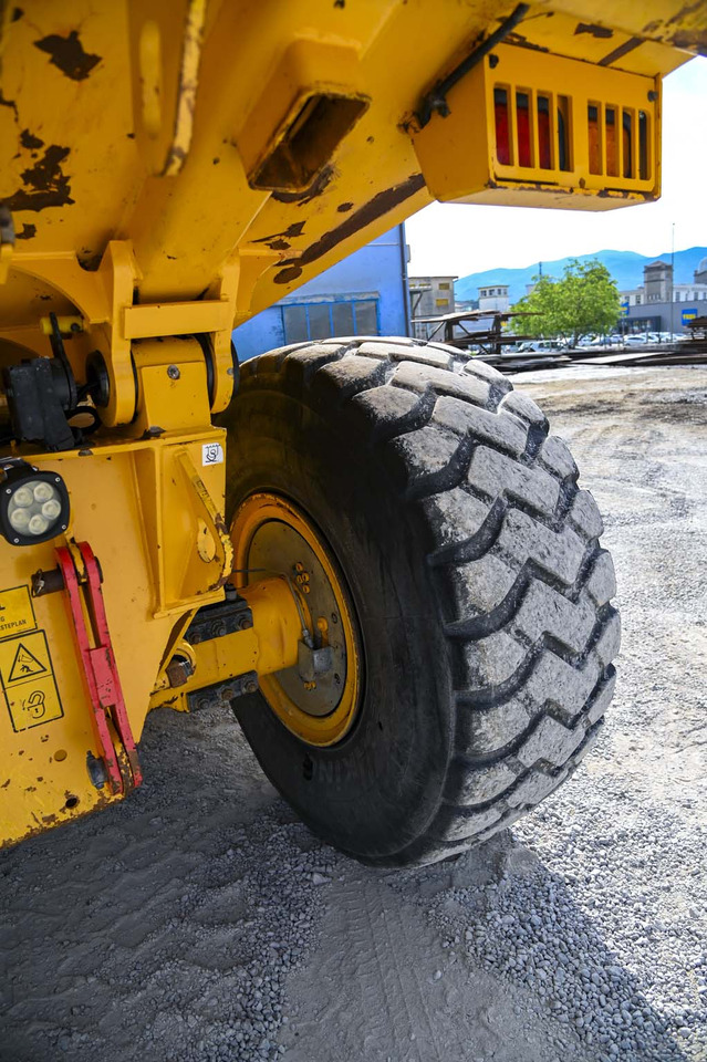 Knickgelenkter Dumper Volvo A25F: das Bild 40