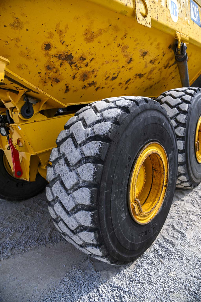 Knickgelenkter Dumper Volvo A25F: das Bild 35