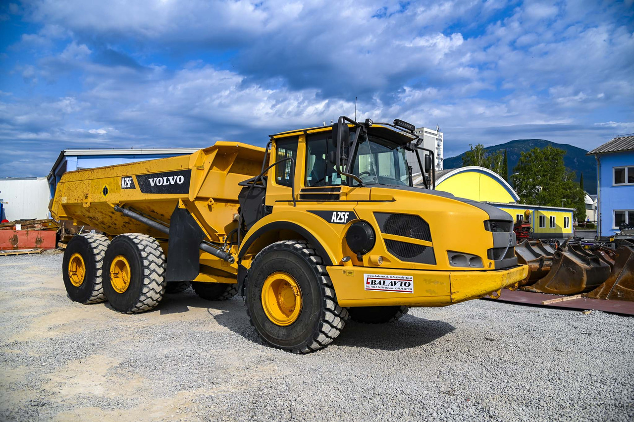 Knickgelenkter Dumper Volvo A25F: das Bild 10