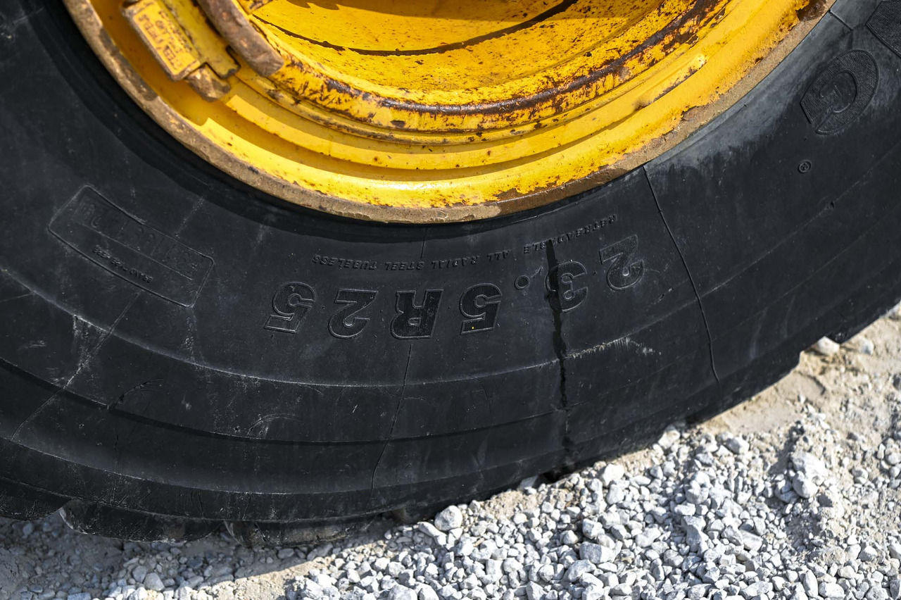Knickgelenkter Dumper Volvo A25F: das Bild 37