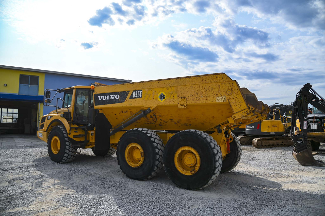 Knickgelenkter Dumper Volvo A25F: das Bild 5