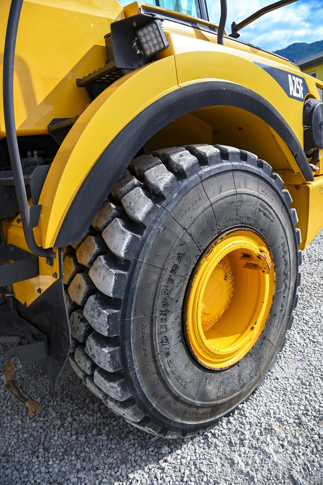 Knickgelenkter Dumper Volvo A25F: das Bild 27