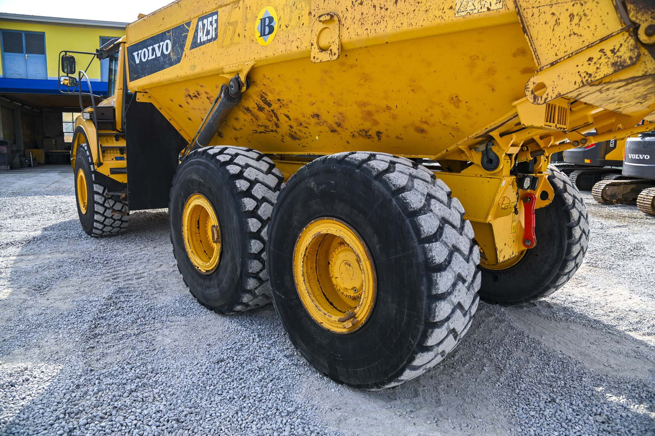 Knickgelenkter Dumper Volvo A25F: das Bild 42