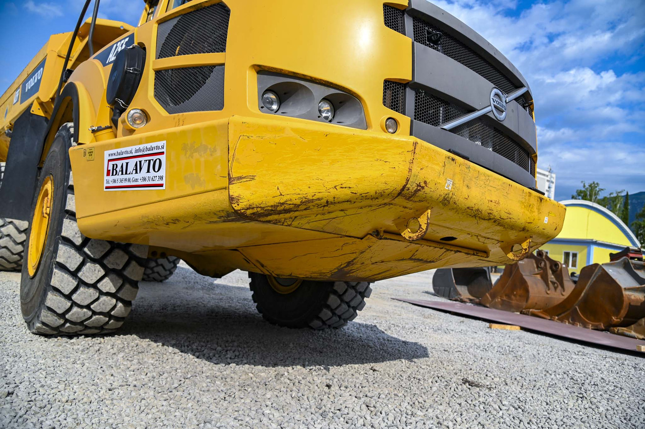 Knickgelenkter Dumper Volvo A25F: das Bild 22