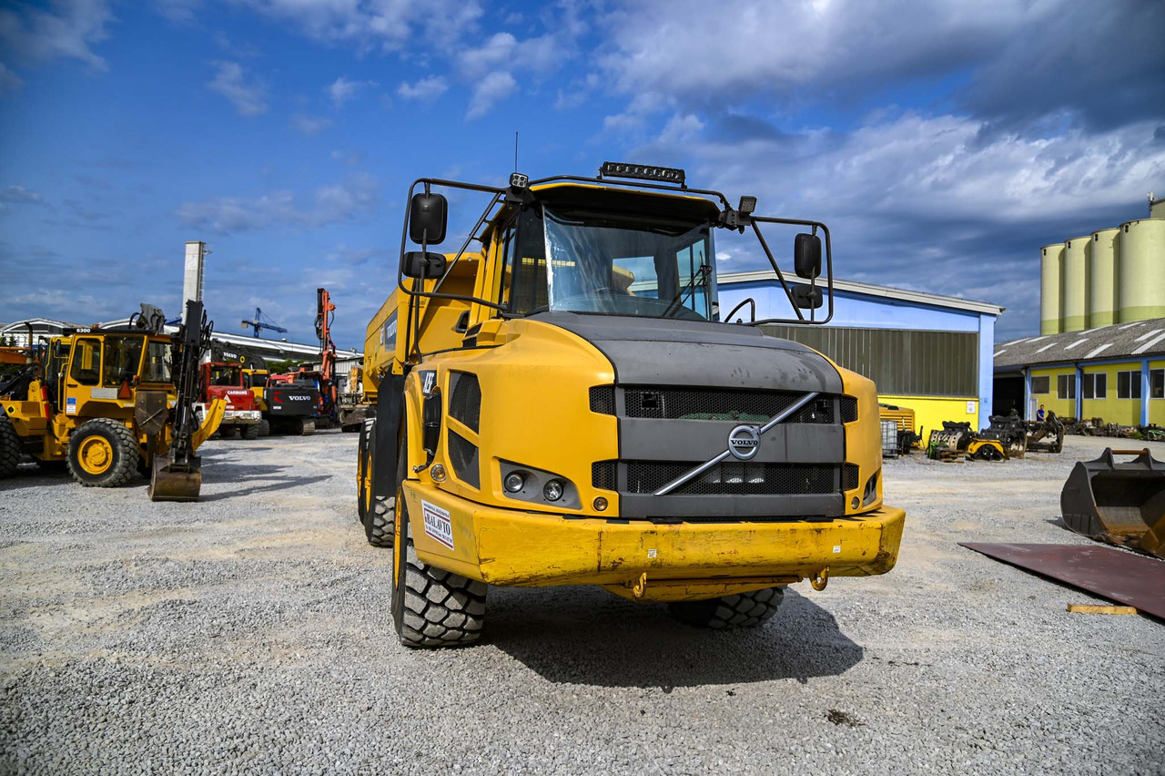 Knickgelenkter Dumper Volvo A25F: das Bild 11