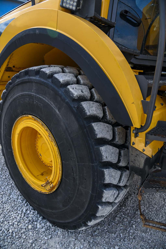 Knickgelenkter Dumper Volvo A25F: das Bild 50