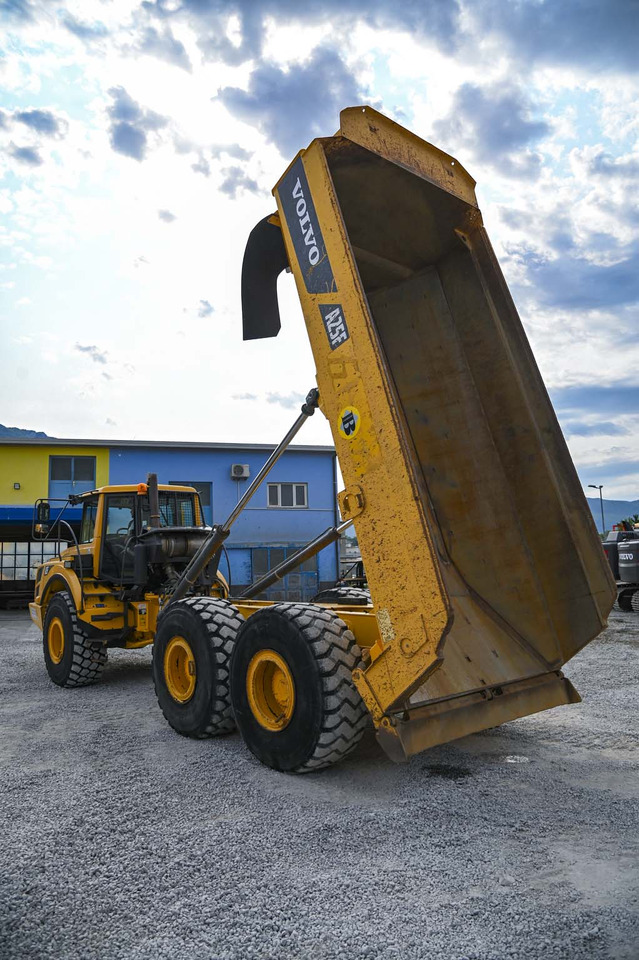 Knickgelenkter Dumper Volvo A25F: das Bild 17