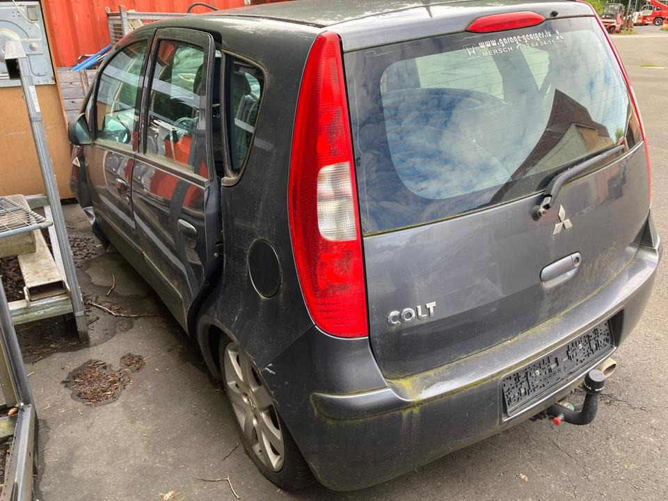 Mitsubishi Colt Unfallfahrzeug - PKW: das Bild 3 Mitsubishi Colt Unfallfahrzeug - PKW: das Bild 3