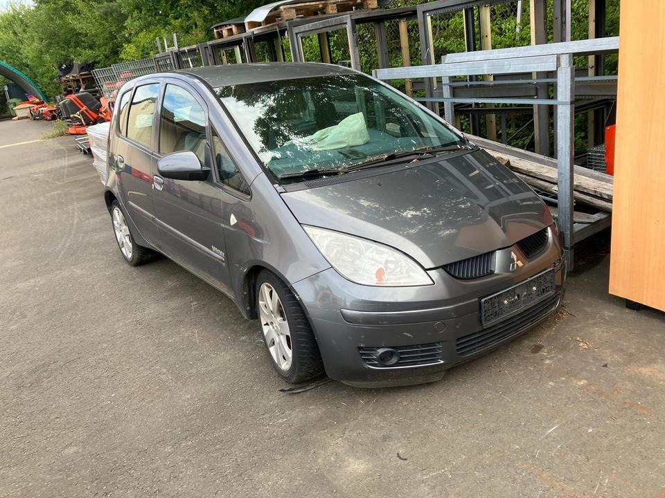 Mitsubishi Colt Unfallfahrzeug - PKW: das Bild 1 Mitsubishi Colt Unfallfahrzeug - PKW: das Bild 1