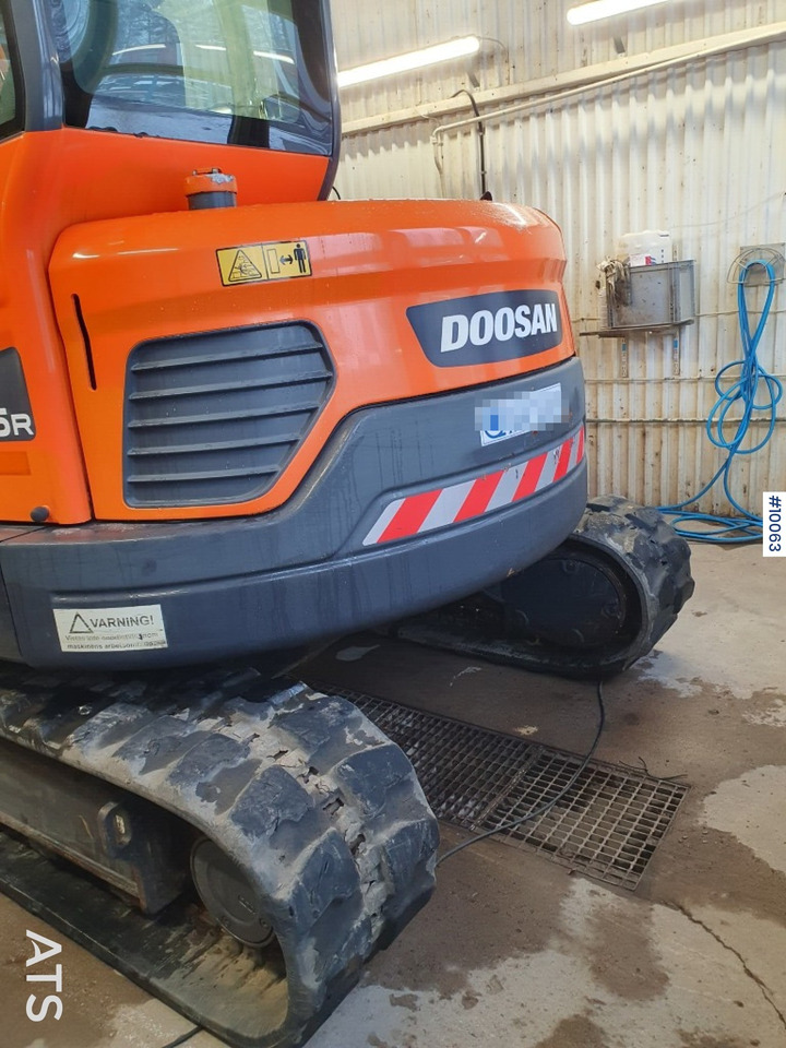 Doosan DX85R-3 Crawler Excavator with tiltrotator and attachments - Kettenbagger: das Bild 4 Doosan DX85R-3 Crawler Excavator with tiltrotator and attachments - Kettenbagger: das Bild 4