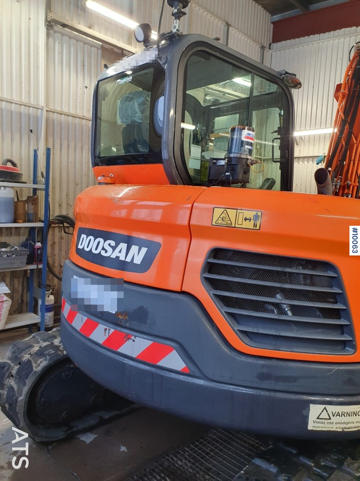 Doosan DX85R-3 Crawler Excavator with tiltrotator and attachments - Kettenbagger: das Bild 5 Doosan DX85R-3 Crawler Excavator with tiltrotator and attachments - Kettenbagger: das Bild 5