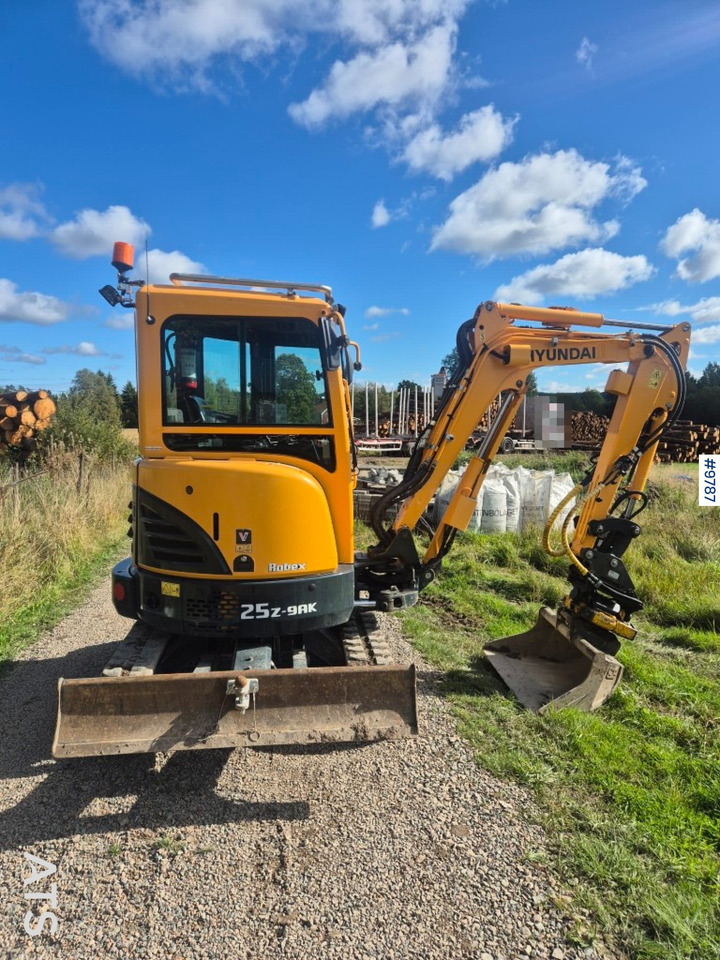 Hyundai 25Z-9AK mini excavator with tiltrotator and attachments - Minibagger: das Bild 3 Hyundai 25Z-9AK mini excavator with tiltrotator and attachments - Minibagger: das Bild 3