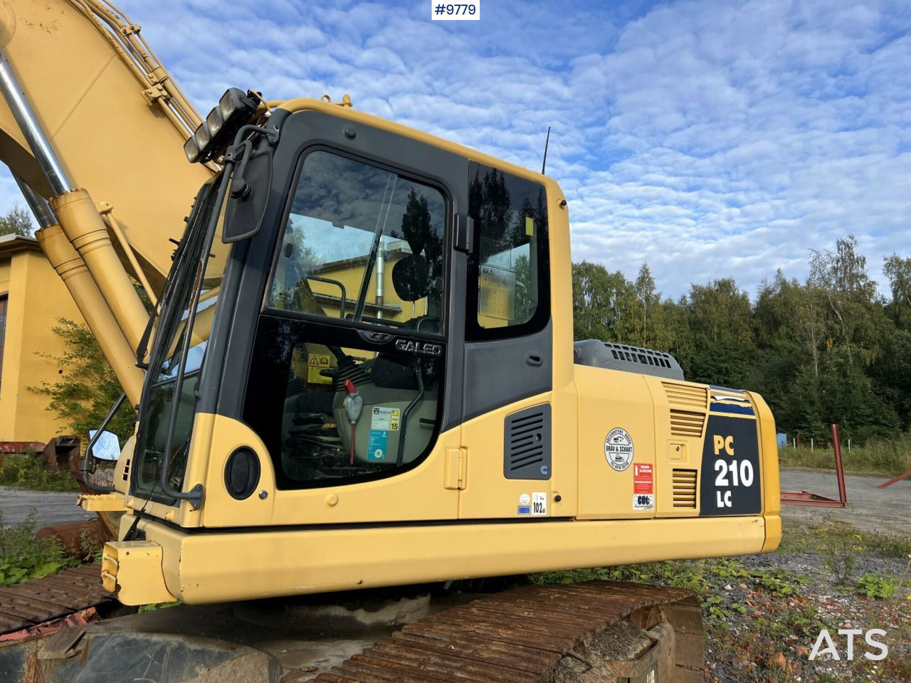 Kettenbagger KOMATSU PC210LC-8 Excavator with buckets: das Bild 18