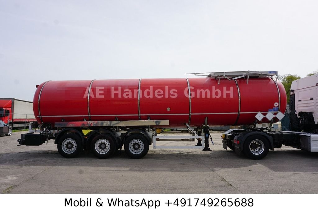 Feldbinder TSA 32.3 Aluminium Bitumen*ADR/32.000Ltr./3-Axle - Tankauflieger: das Bild 2 Feldbinder TSA 32.3 Aluminium Bitumen*ADR/32.000Ltr./3-Axle - Tankauflieger: das Bild 2