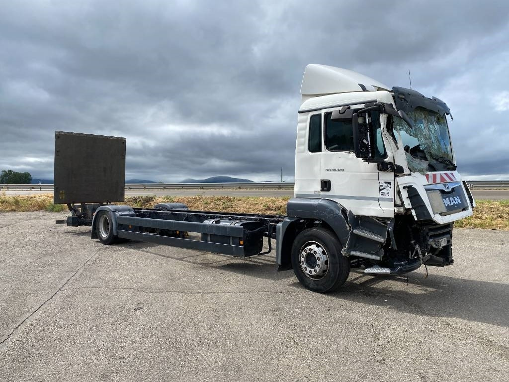 MAN TGS 18.320 *VENDU SANS MOTEUR NI BOITE DE VITESSE* - Fahrgestell LKW: das Bild 3 MAN TGS 18.320 *VENDU SANS MOTEUR NI BOITE DE VITESSE* - Fahrgestell LKW: das Bild 3